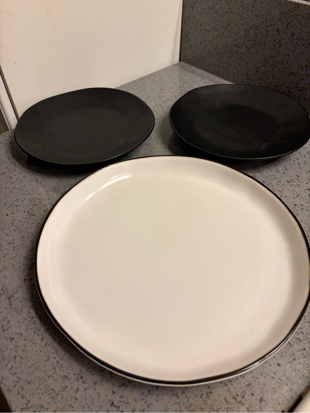 Crate &Barrel Leanne Ford Plate with 2 Craye &Barrel Mini Bowls
